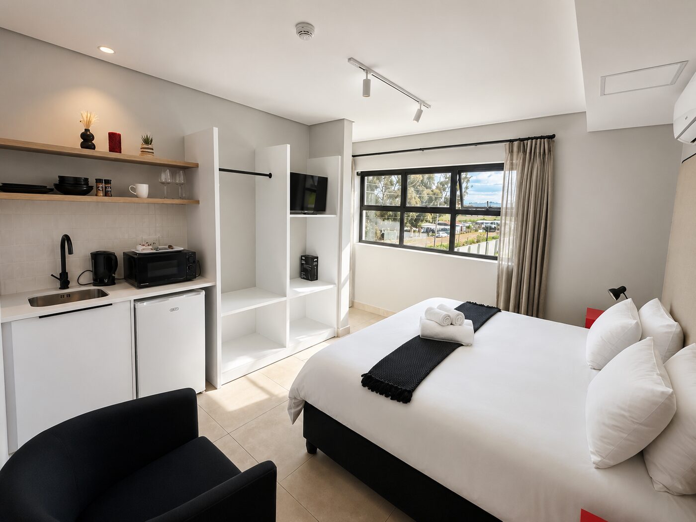The Village Stay boutique suite in Stellenbosch with king bed and kitchenette